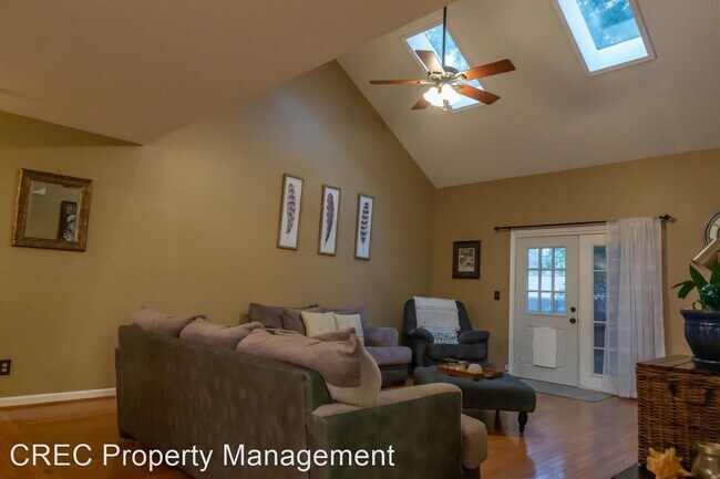 Building Photo - 3 br, 3 bath House - 114 Queensbury Circle