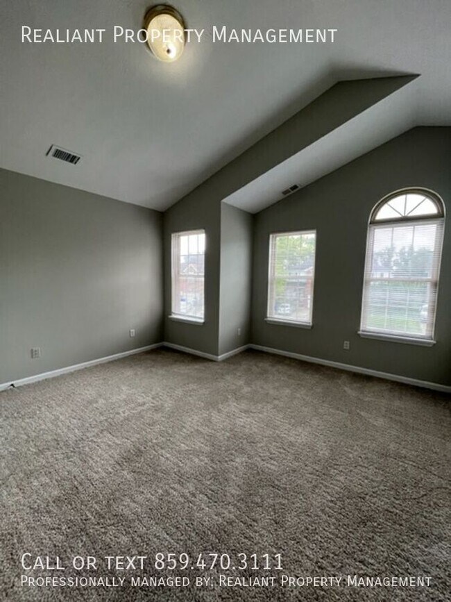 Foto del edificio - 3849 Sugar Creek Dr