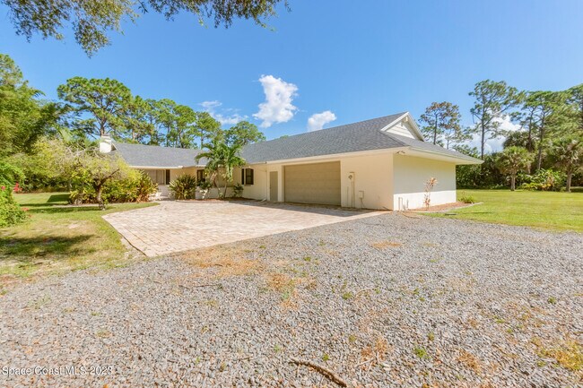 Foto del edificio - 1639 Emmaus Rd NW