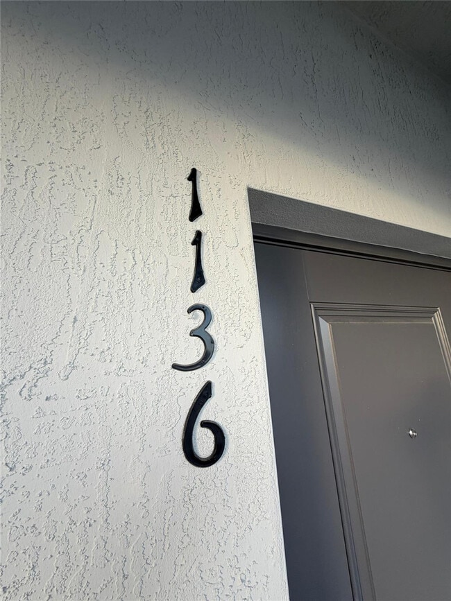 Building Photo - 1136 SE 2nd St