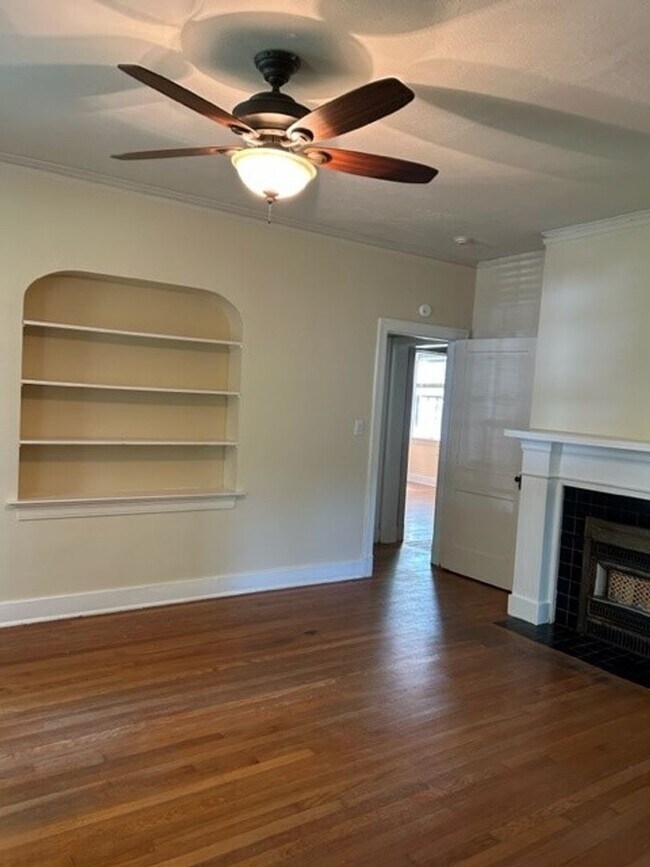 Foto del edificio - Beautiful Spacious Updated Home In Belhave...