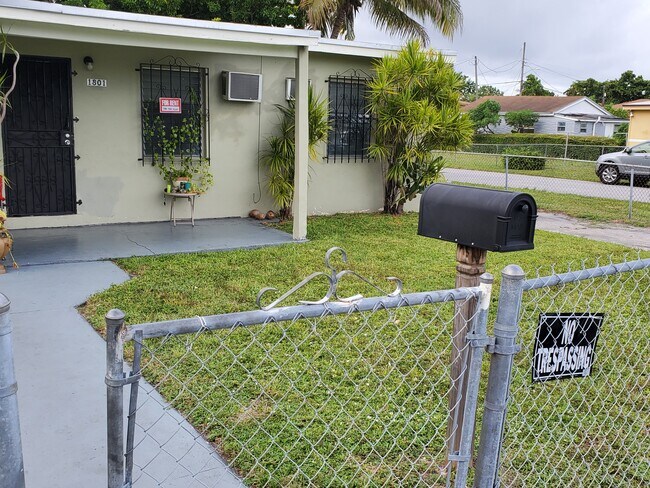Foto del edificio - 1801 NW 74th St