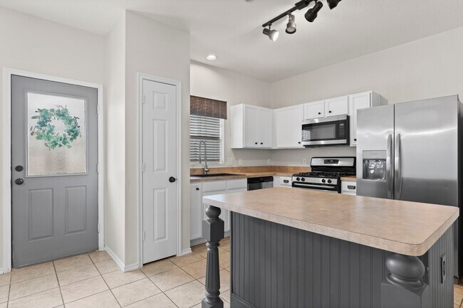 Foto del edificio - 9735 Coyote Creek Dr