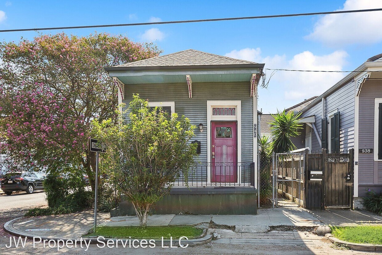 Primary Photo - 1 br, 1 bath House - 940 N Rendon St