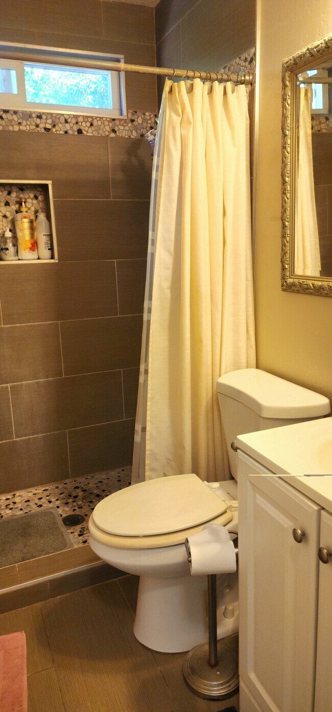 Foto del edificio - 4737 Westridge Dr