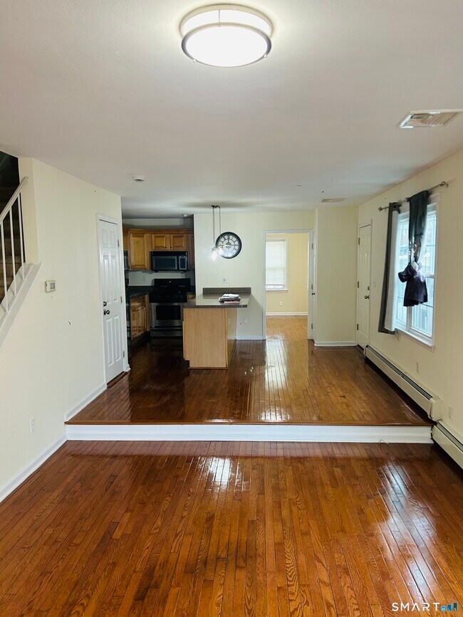 Foto del edificio - 82 Sunrise Ave