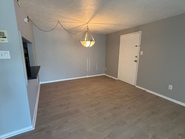 Foto del edificio - 2 Bedroom Condo in Hunting Ridge