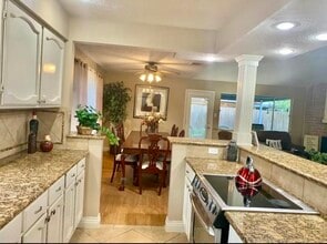 Building Photo - 2406 Strait Ln