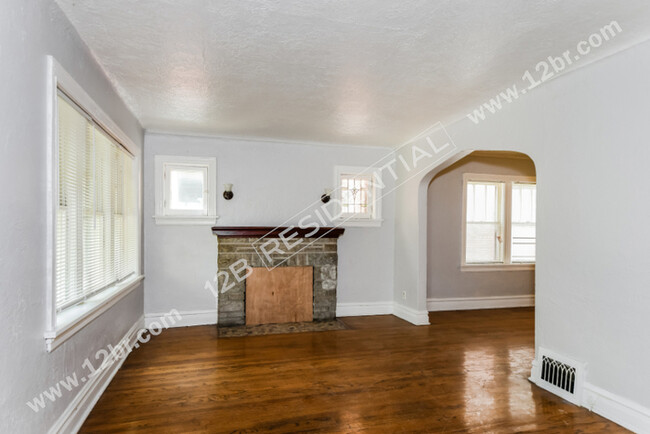 Building Photo - 2-Bedroom Home with Bonus Space and Back P...