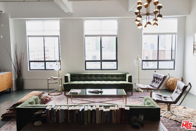 Foto del edificio - 849 S Broadway