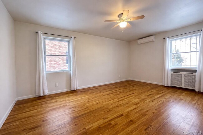 Foto del edificio - 76-30 172nd St