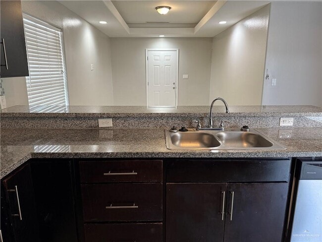 Building Photo - 10 W Sarah Evans St