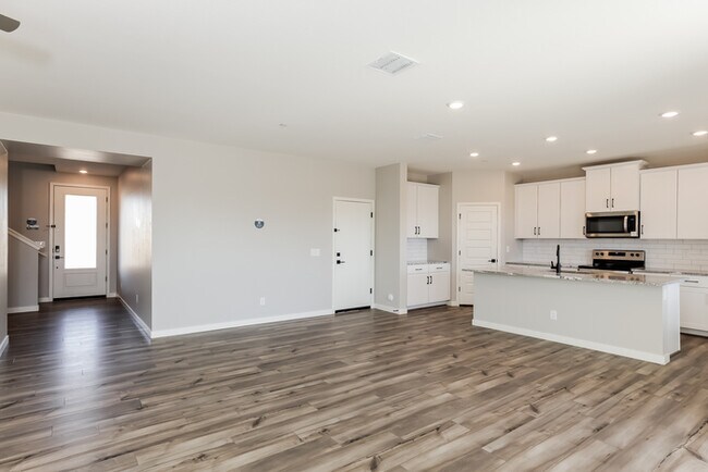 Building Photo - 11515 W Cumberland Dr