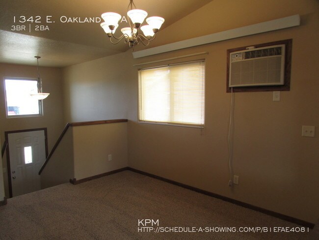 Building Photo - 1342 E Oakland St