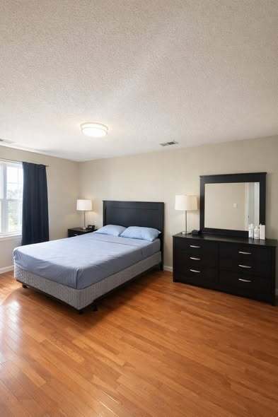 Building Photo - 30 Richmond Street4 - Master Bedroom