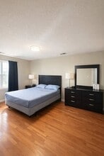 Building Photo - 30 Richmond Street4 - Master Bedroom