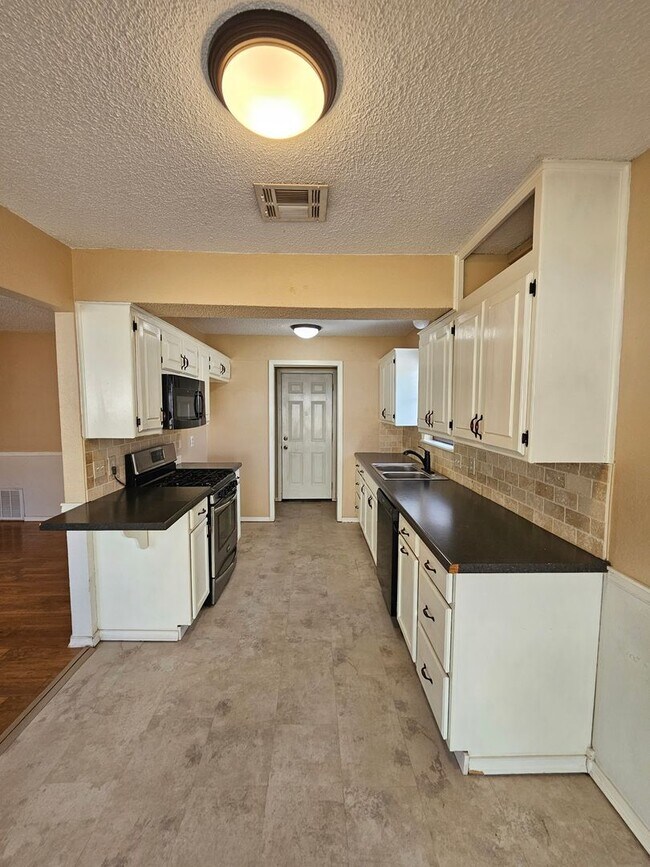 Foto del edificio - (3) Bed/(2) Bath in Eagle Cliff Addition! ...
