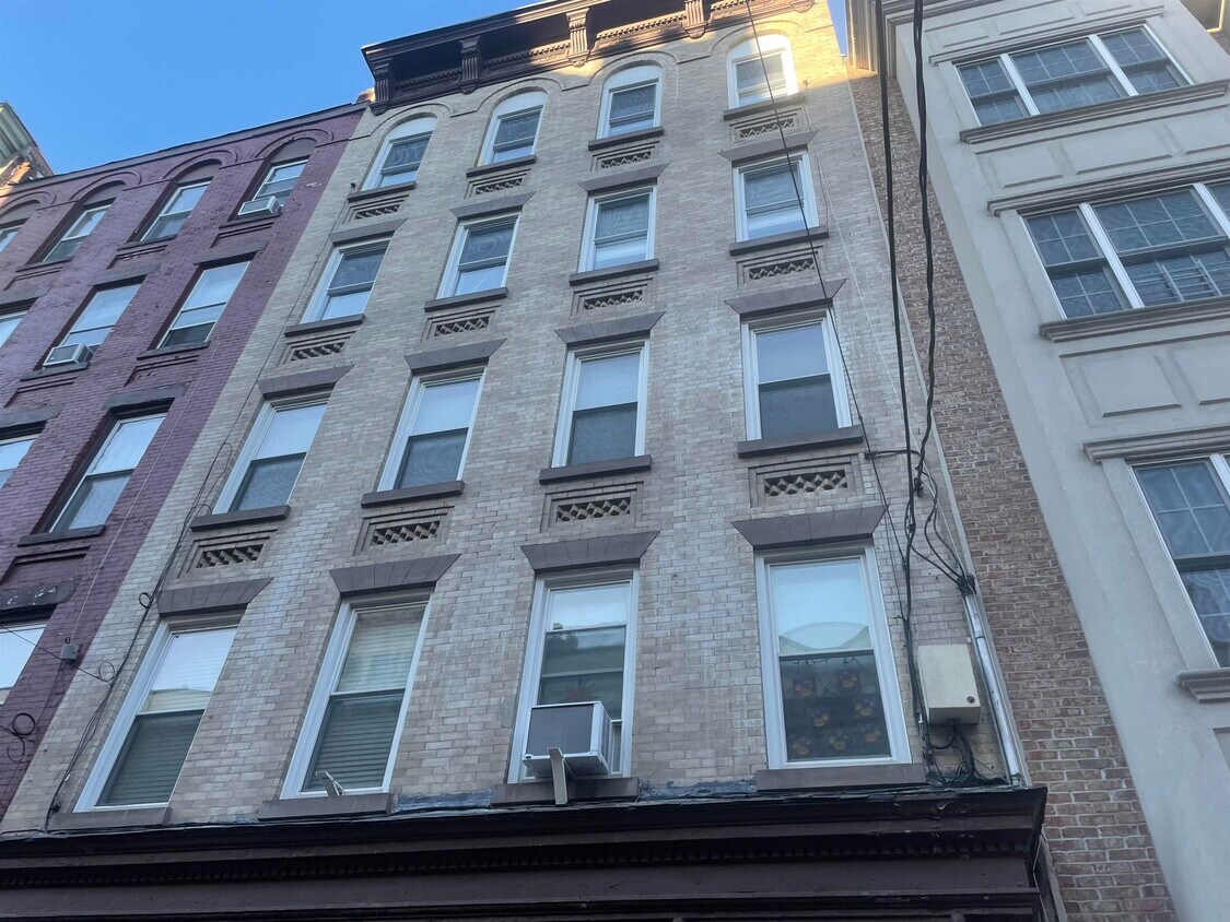 Foto principal - 512 Adams St