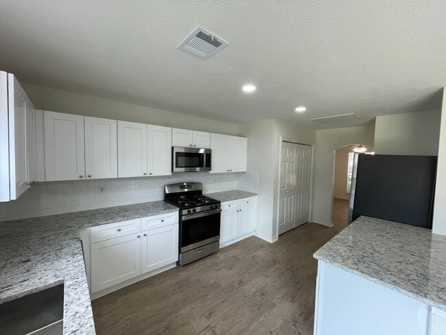 Building Photo - 6427 Founding Dr