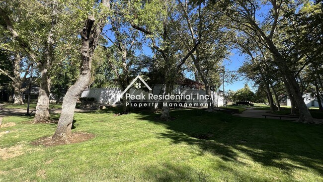 Building Photo - Very Nice 3bd/1.5ba Townhouse near UCD Med...