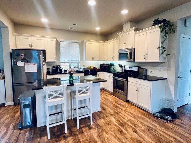 Building Photo - West Olympia Spacious Home in Woodbury Cro...