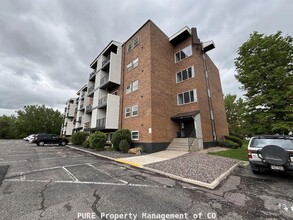 Building Photo - 1150 Golden Cir