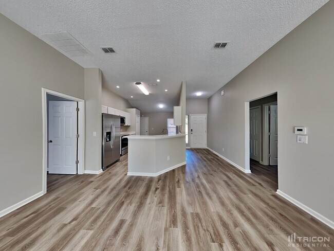 Building Photo - 9282 Thunderbolt Dr
