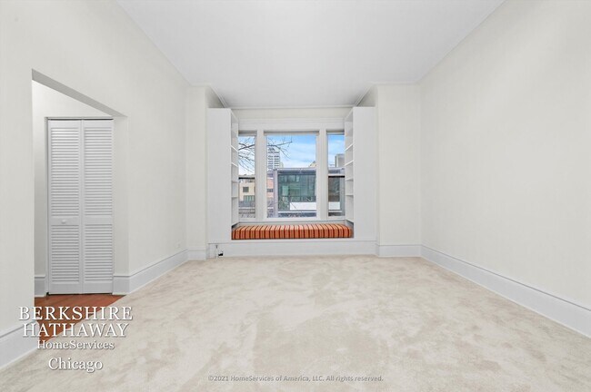 Foto del edificio - 427 W St. James Place