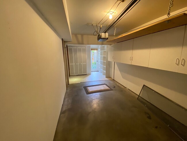 Building Photo - Townhouse in Central Santa Cruz