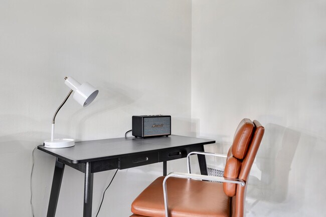 Foto del edificio - 135 S Reeves Dr