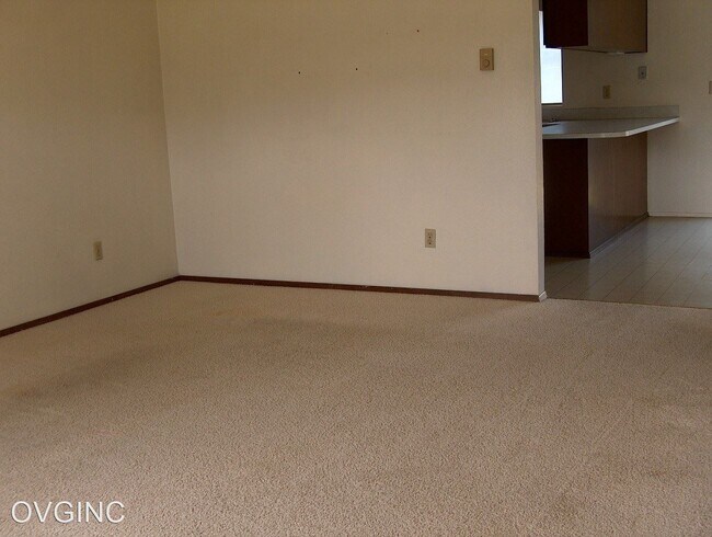 Building Photo - 3 br, 1 bath House - 404 WEST D STREET