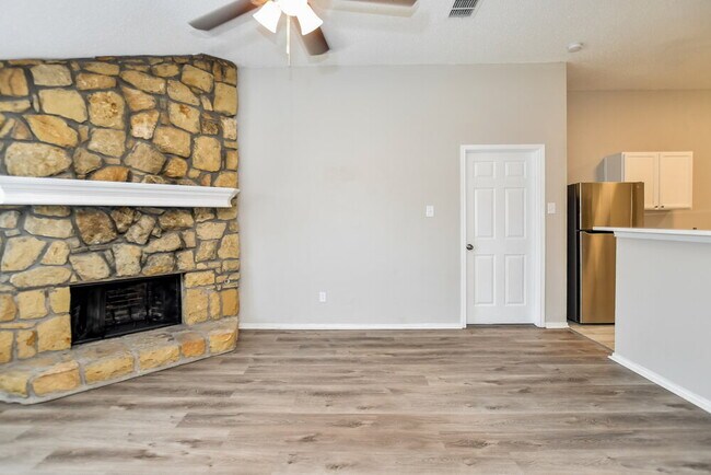 Building Photo - 2208 Sumac Dr