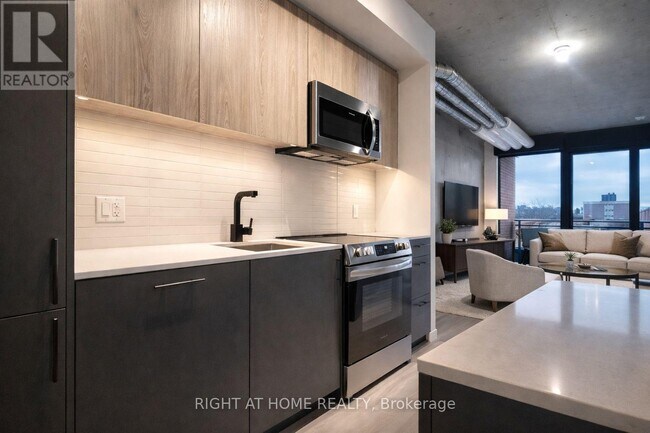 Building Photo - 10 James St