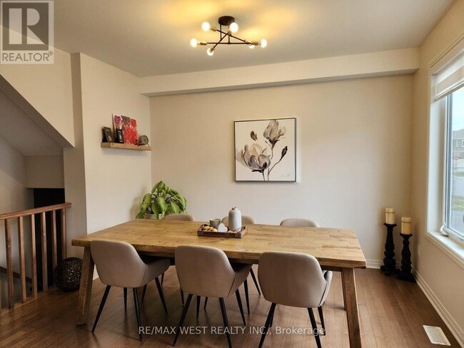 Building Photo - 609 Place De Sandillon