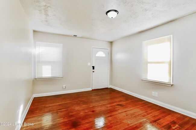 Building Photo - 1711 W Lee St