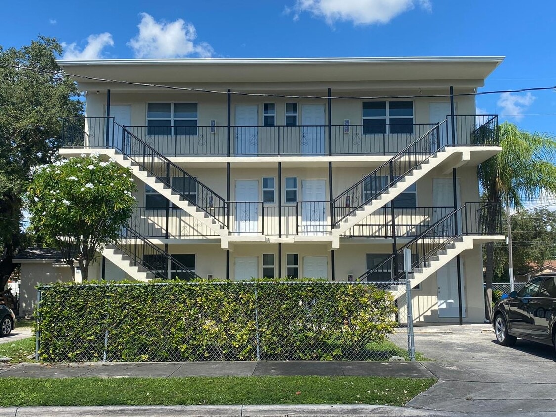 Only 6 units, each has 2 entrances, one for the kitchen and the other for the living room. - 5963 SW 66th Ter