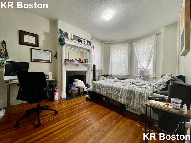 Building Photo - 1384 Commonwealth Ave