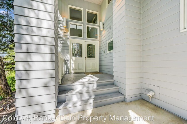 Building Photo - 3402 W Lake Sammamish Pky NE