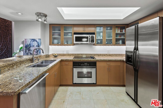 Building Photo - 13700 Marina Pointe Dr