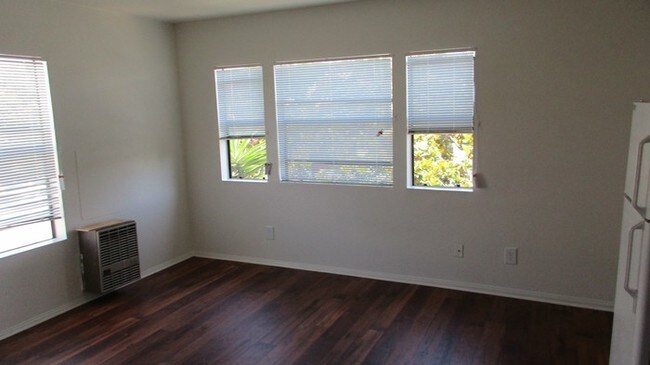 Building Photo - Downtown Anacapa Apartment - Must Drive-By!
