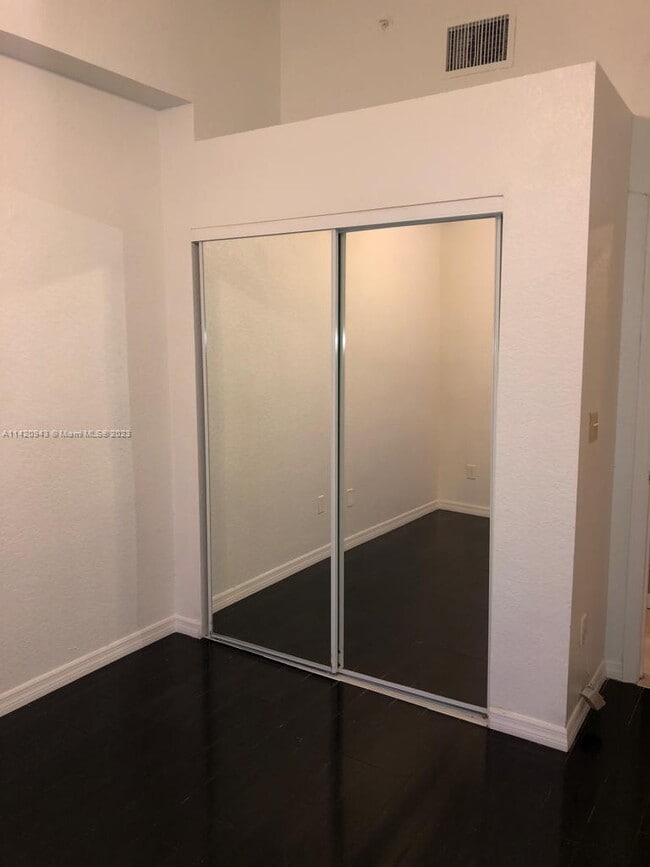 Building Photo - 705 SW 148th Ave