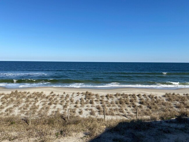 Foto del edificio - PERFECT OCEANFRONT FURNISHED ONE BEDROOM R...
