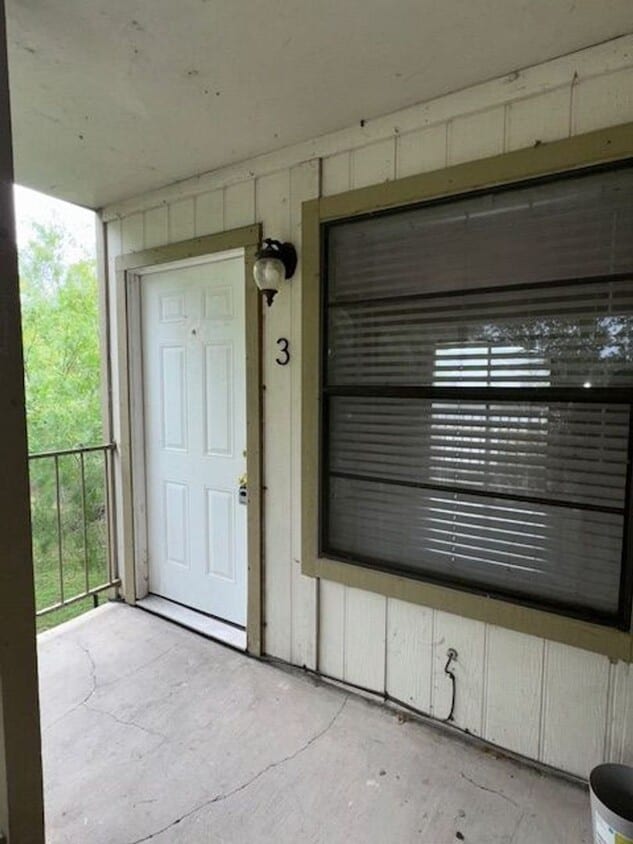Primary Photo - 1100 sqft under $1000-Calallen Area