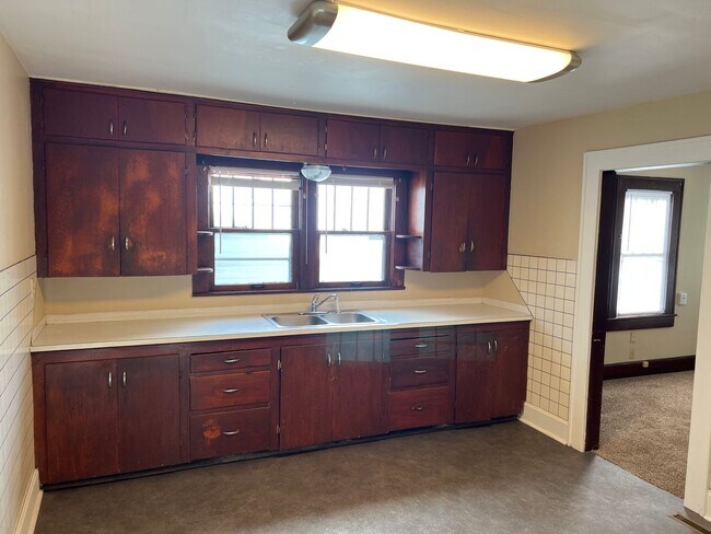 Building Photo - Nice 2/3 Bedroom 1 Bath home! $750, Clean ...