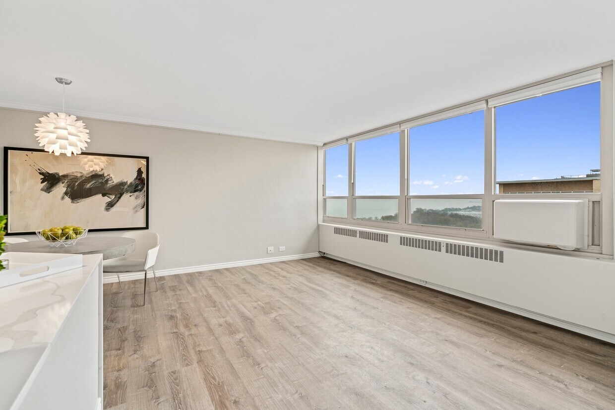 Foto principal - 3950 N Lake Shore Dr