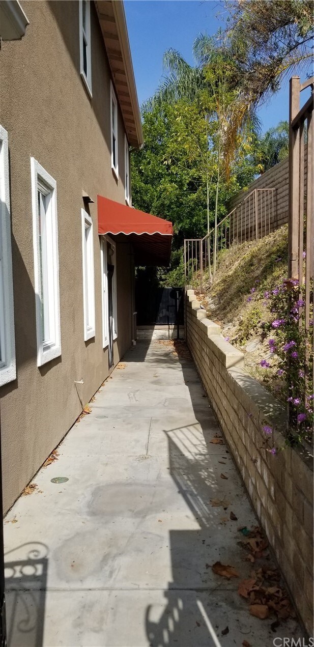 Foto del edificio - 2911 Hillside Dr