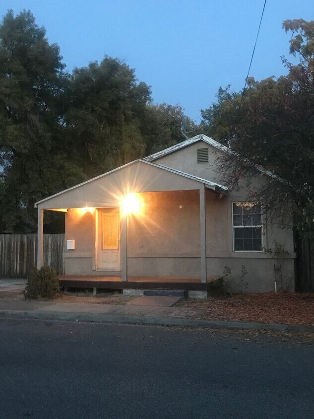 35 N Bryan Ave, Oakdale, CA 95361 House Rental in Oakdale, CA