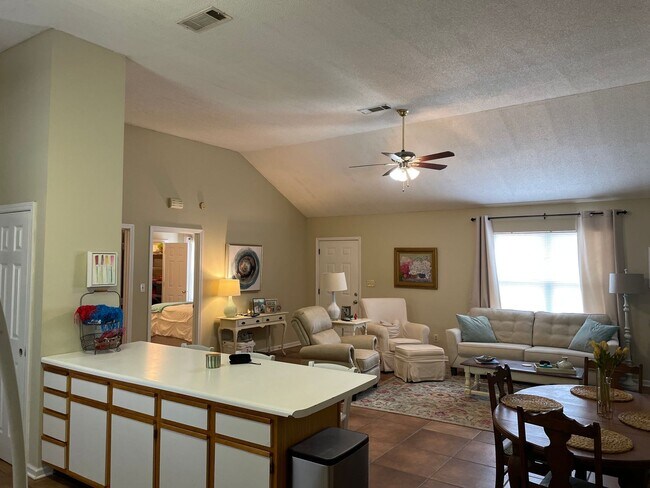 Foto del edificio - 2 BR 2 BA Fenced Yard