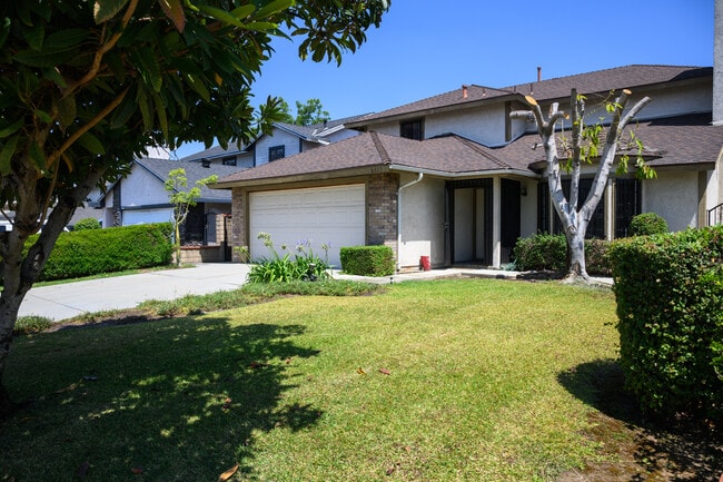 Building Photo - 8017 Alpaca St