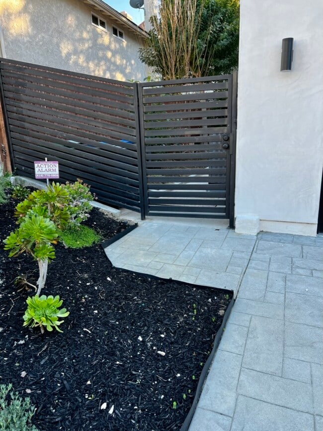Building Photo - 22848 Sparrowdell Dr